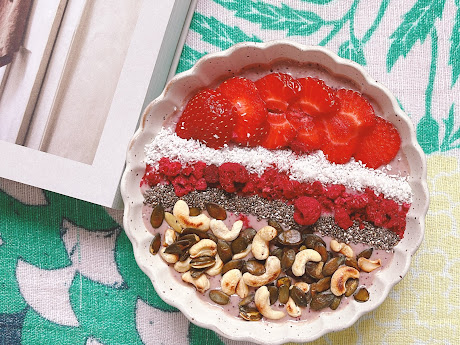 A Soothing Smoothie Bowl #1: Cashew and Berry